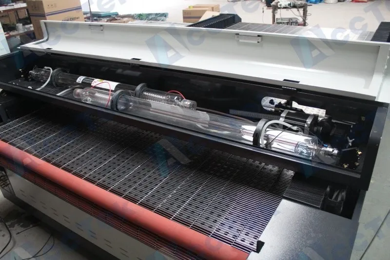 AKJ1626 Acctek CE/FDA cloth fabric laser cutting machine 1626/ with conveyor device CO2 laser cutting plotter