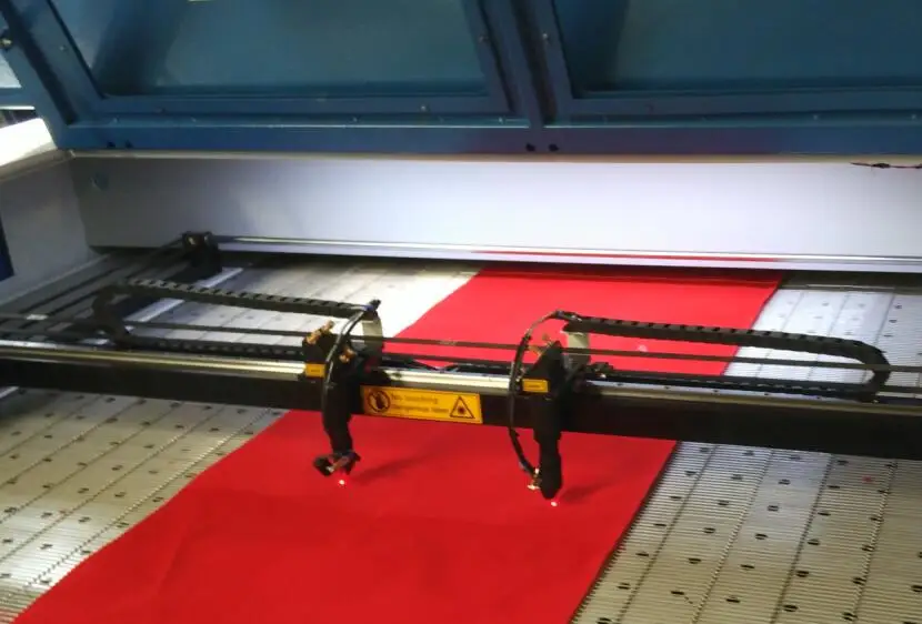 China best price ! Co2 Laser tube/Textile Cloth Auto Feeding Fabric Laser Cutting Machine