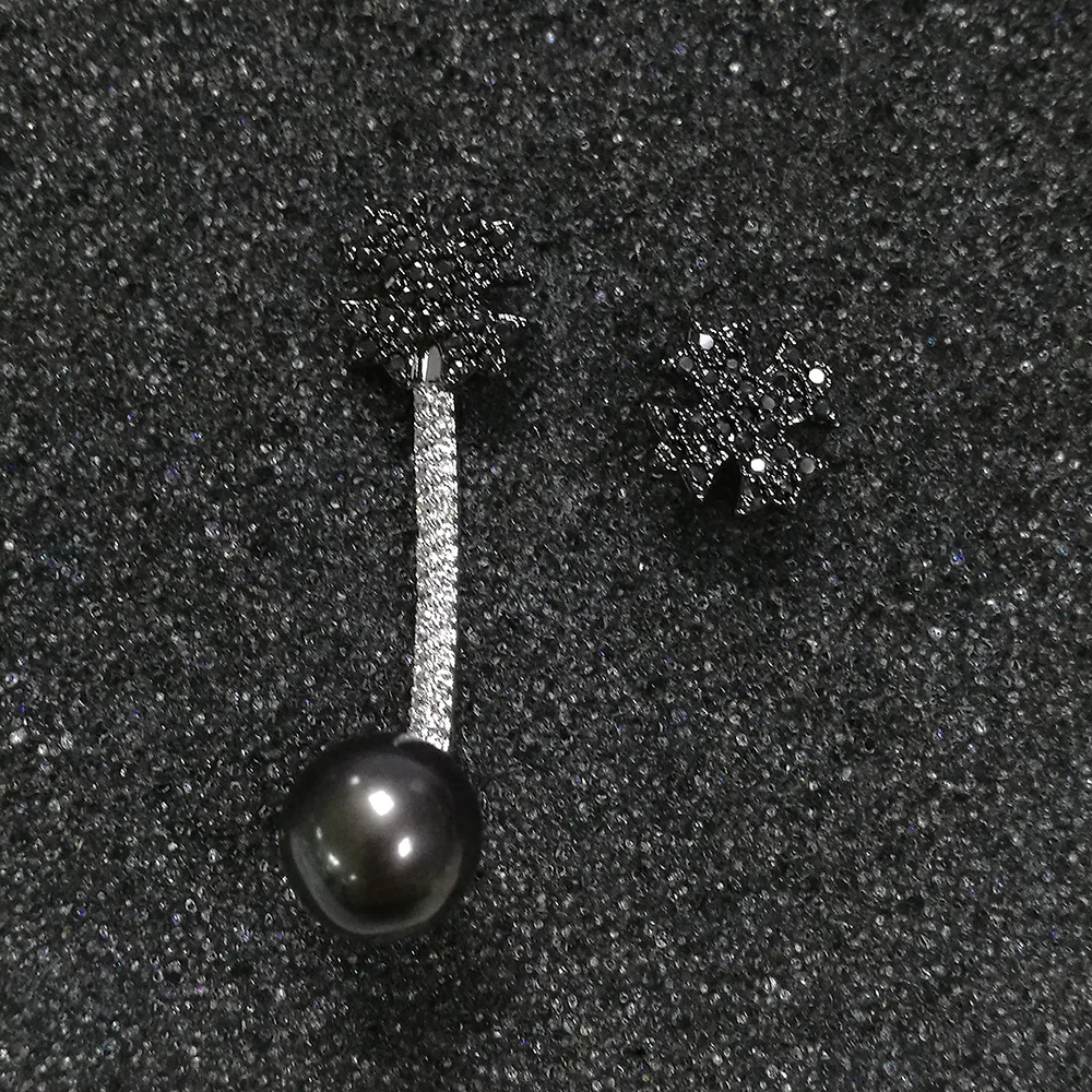 3720181083_2134633890