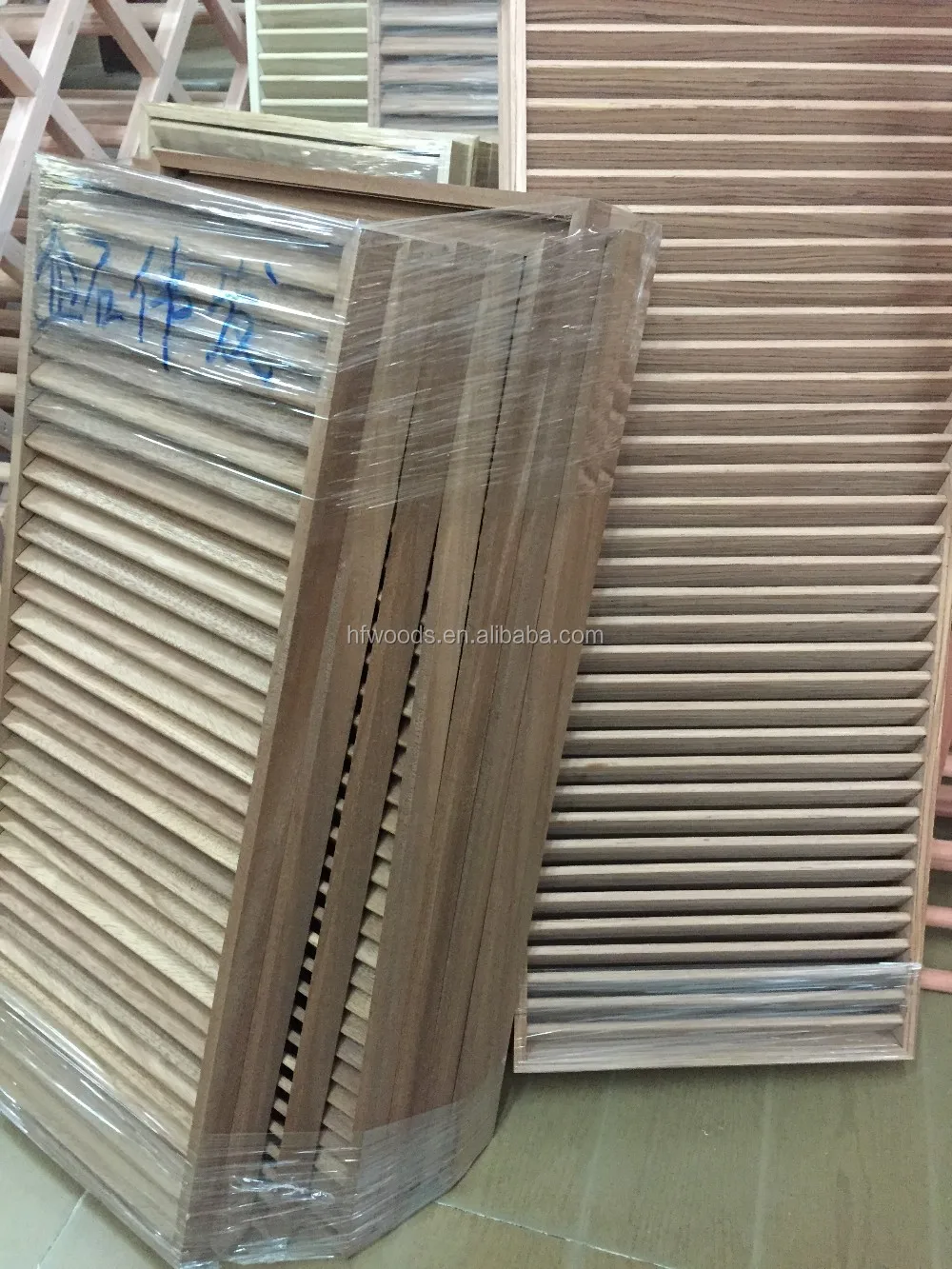 Mass Production Show Poplar Wooden Louver Door Wooden Or Timber Louver