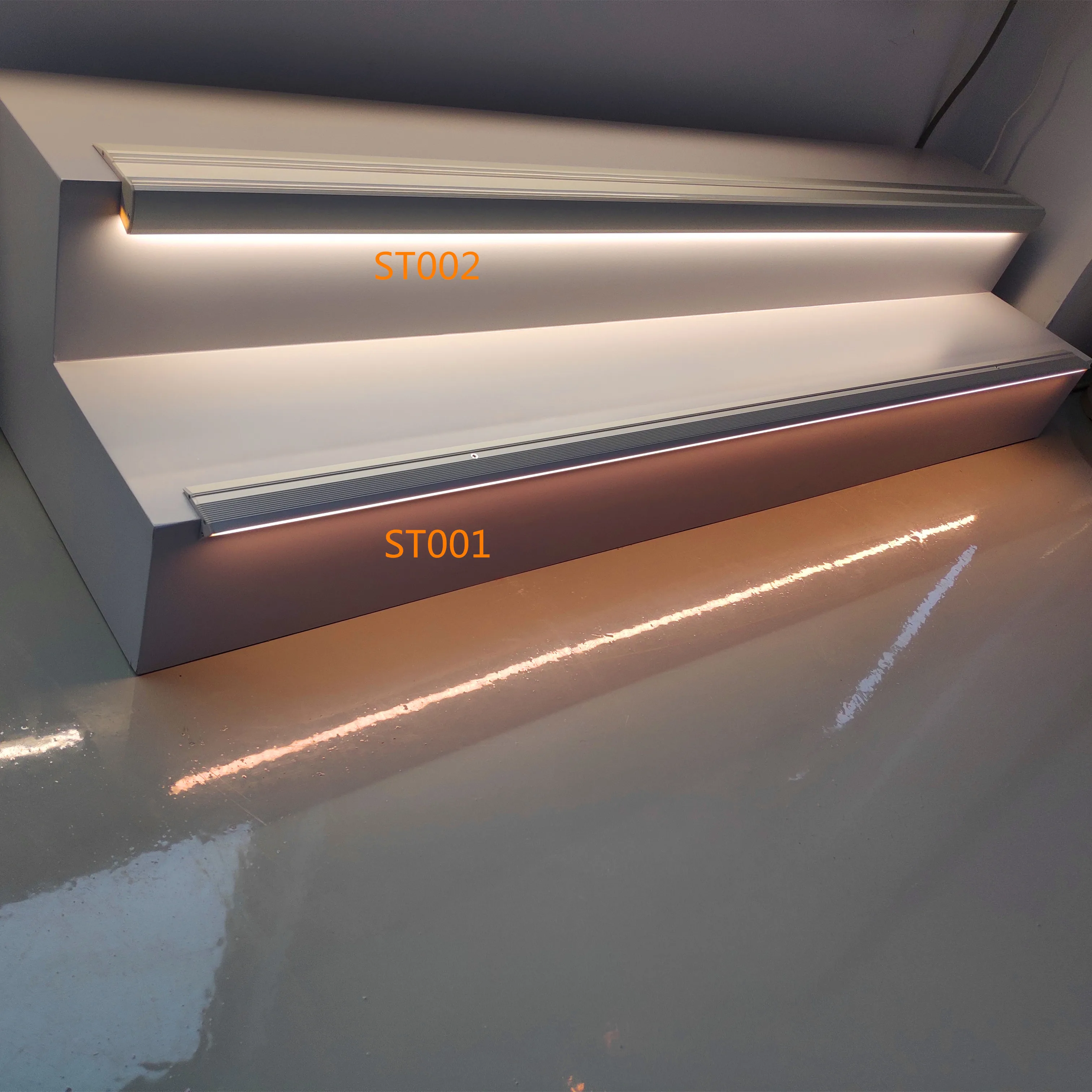 Led Aluminum Stair Profile Anti Slip Design Silicone With Pmma Diffuser