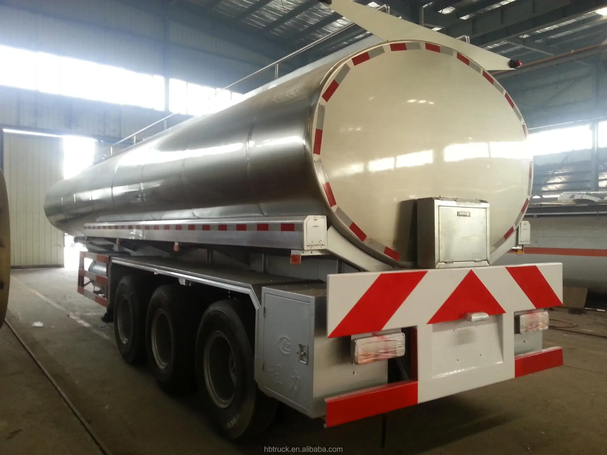 milk carrying tanker04.jpg