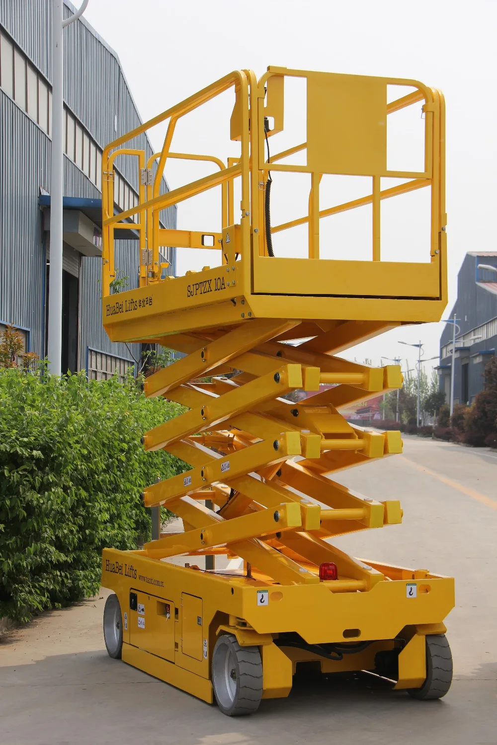 Small automatic articulating manlift aerial lift bucket
