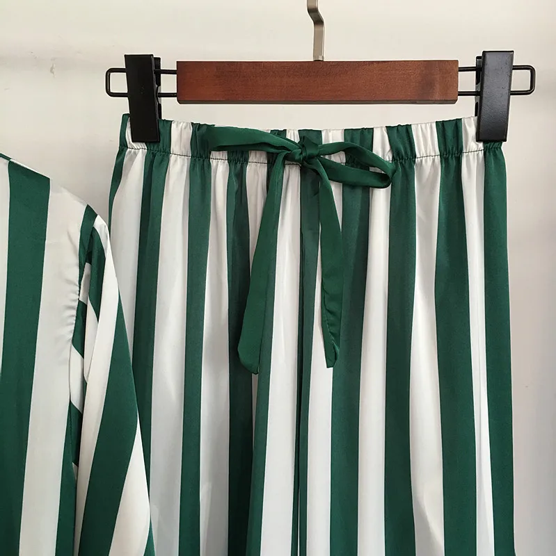 6982989242_1929359744