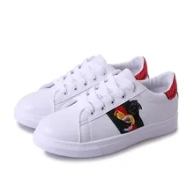 2018 latest girl white shoes cock embroidery design women casual shoes and sneakers