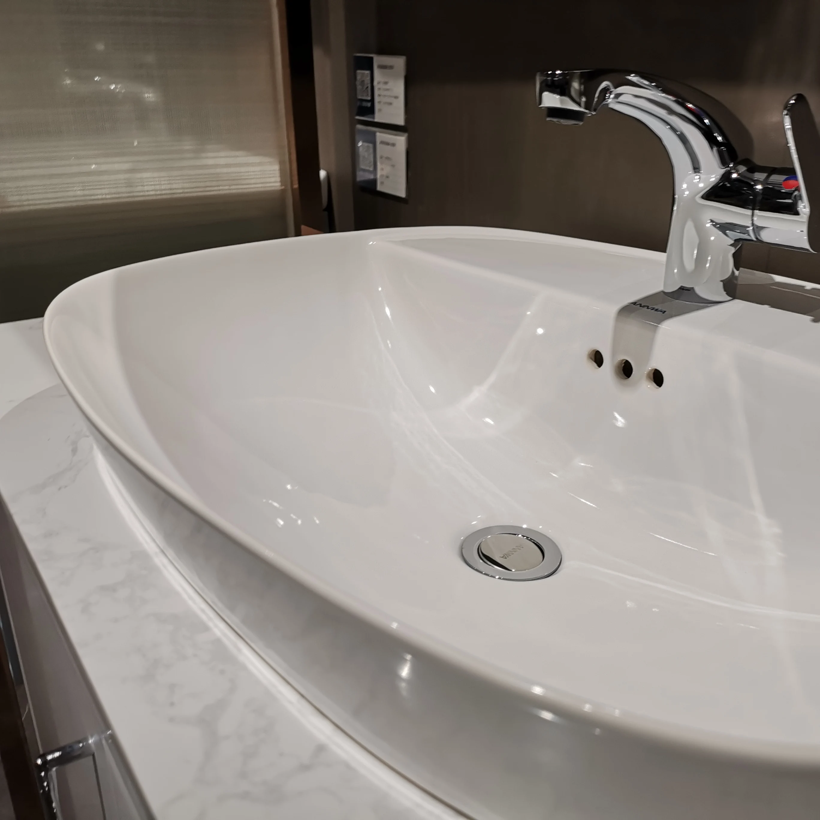 NT21 China Single Hole Countertop Sink Oval Ceramic Countertop Basin