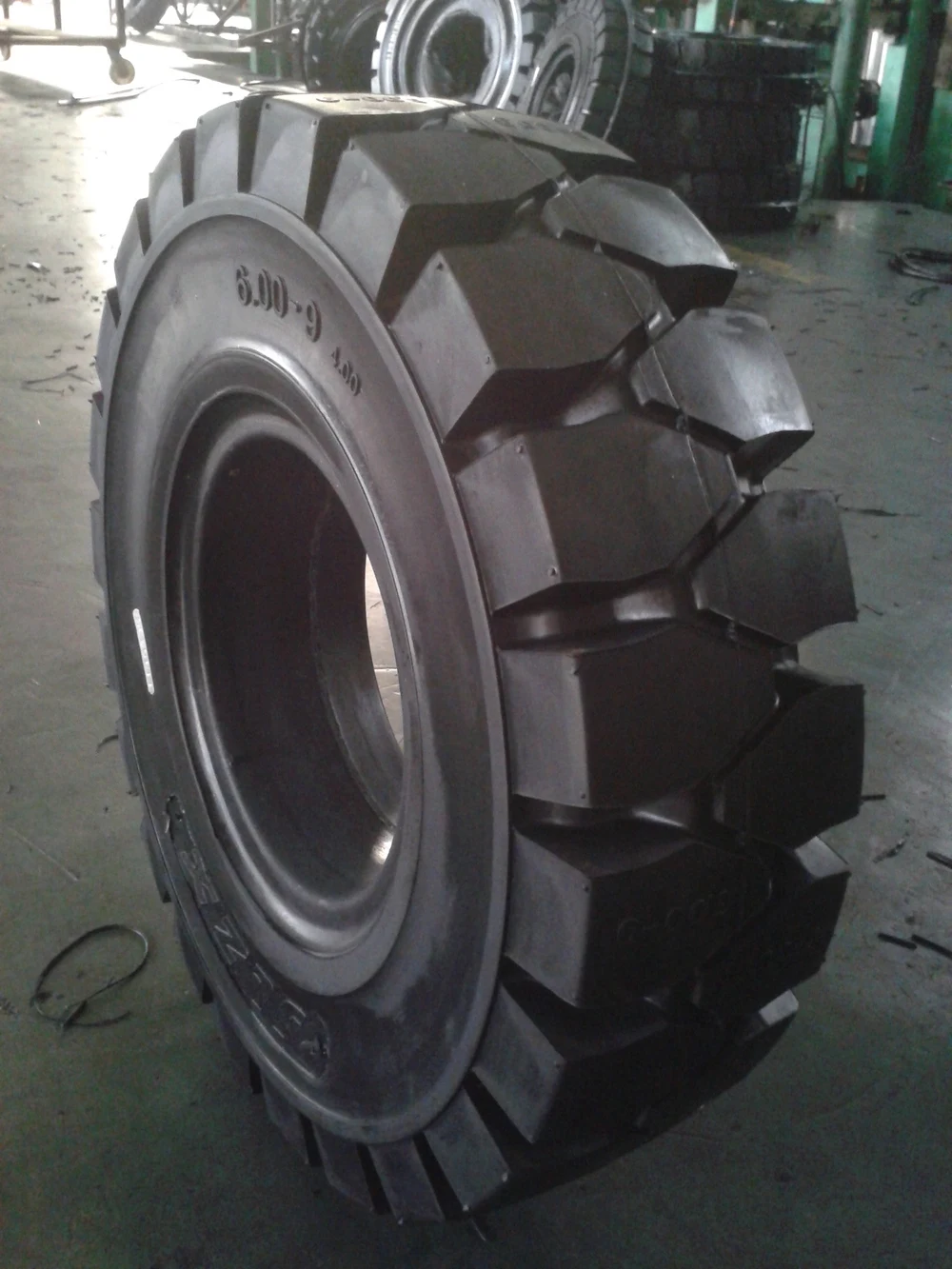 Solid Rubber Forklift Tires