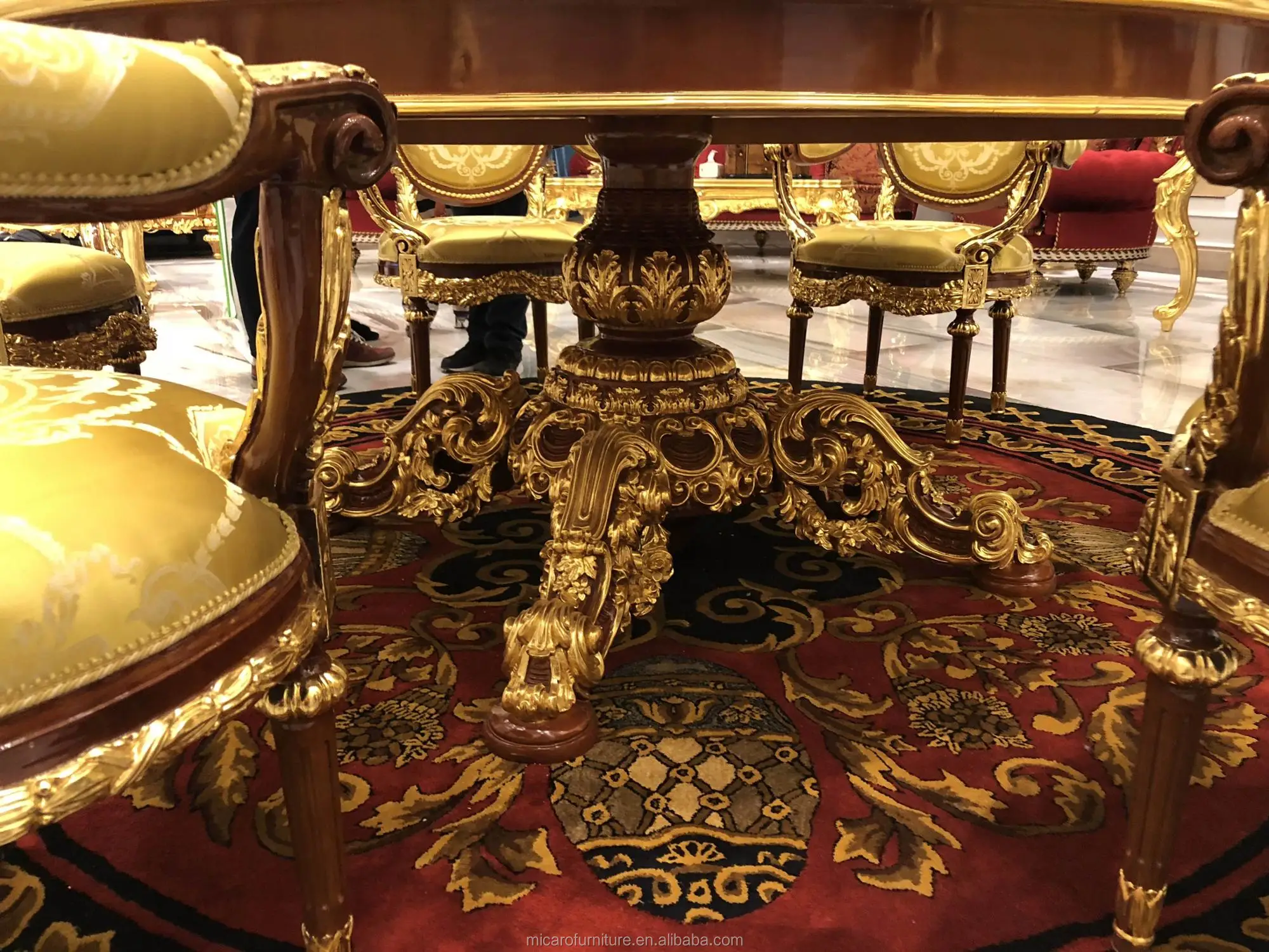 round dining table.JPG