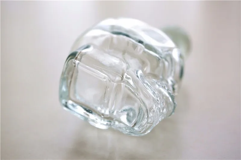 エコ- フレンドリーなクリスタルガラスの頭蓋骨卸売コルク付きボトルネジ蓋仕入れ・メーカー・工場
