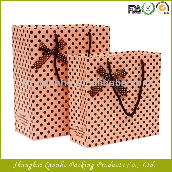 gift packing polka dot paper bag with handles