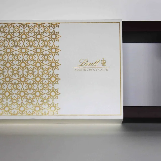 drawer cardboard gift box with hot stamping logo and pearl paper