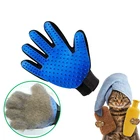 Pet's left and right hand grooming gloves Remove the brush Clean pet hair