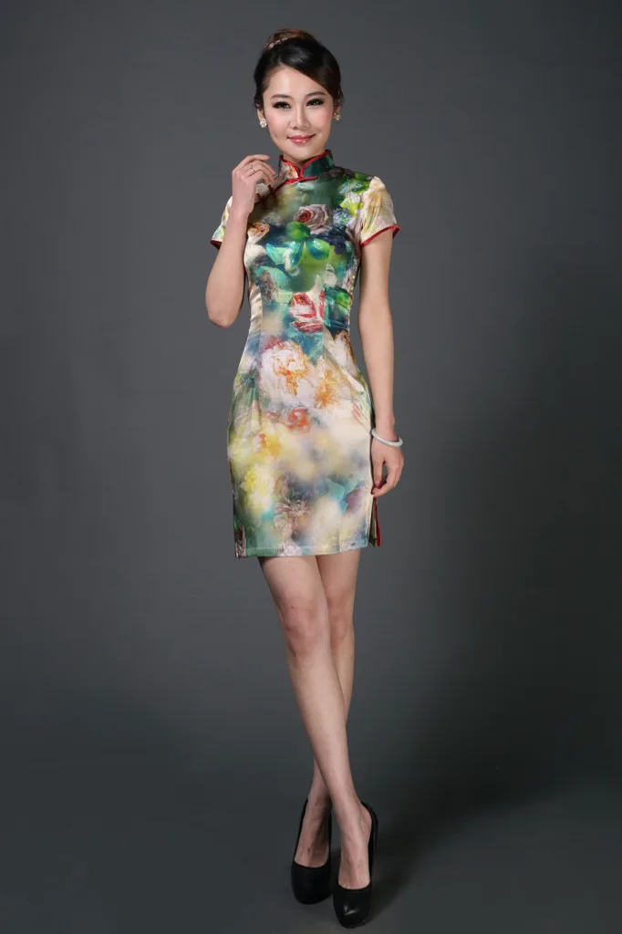 High Quality China Silk Cheongsam With High Neck And Slit Skirt View