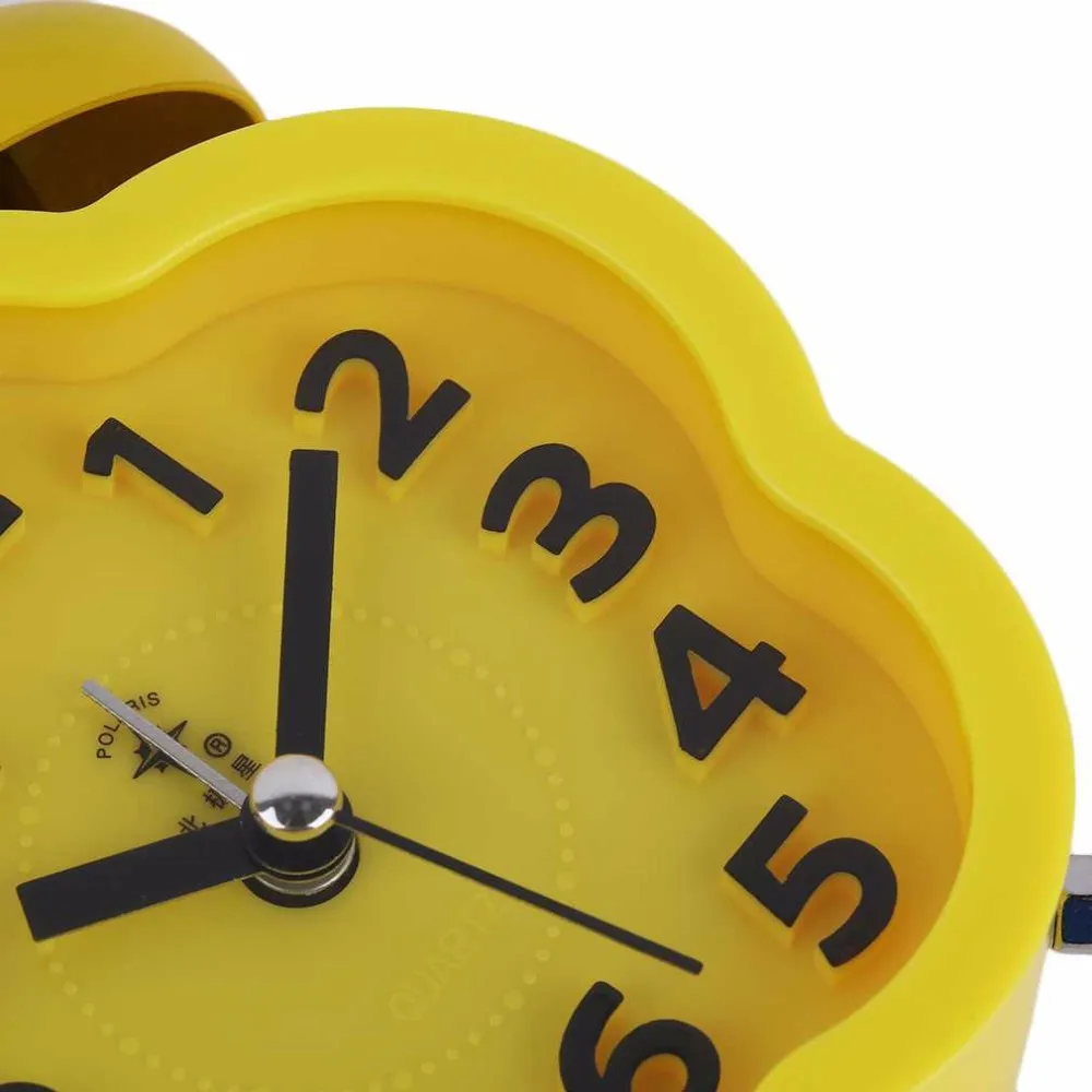 2016 Pentagram/Round Shape Student Children Bedside Bed Mute Table Cute Alarm Clock Essential Home Clock Small Size two Color