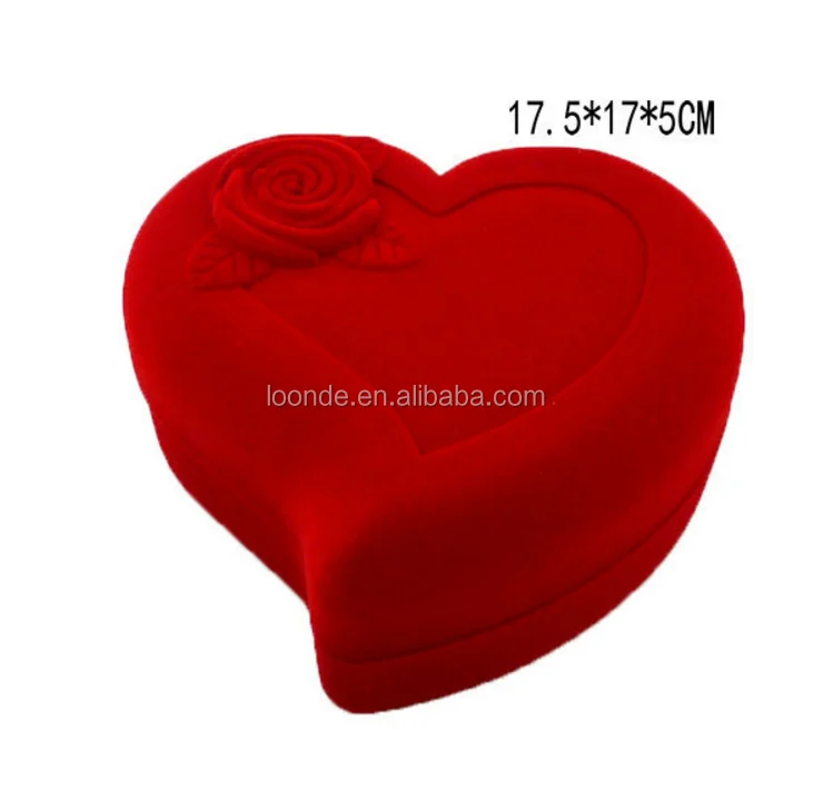 velvet ring box (3).png