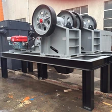 Diesel engine type small rock jaw crusher, mini mobile crusher price list from China