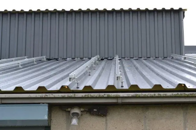 Roof Rail Real Usage Scene_01 Roof Rail Real Usage Scene_01