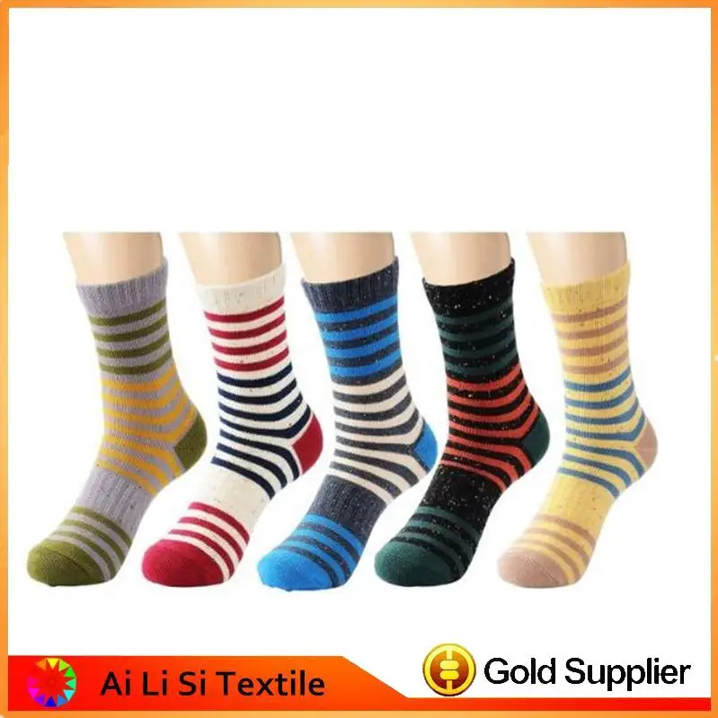 Hot selling Christmas Kawaii Funny Sock Stripes Argyle Colorful Men's Dress Socks made in China