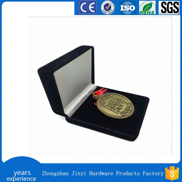 medal with box