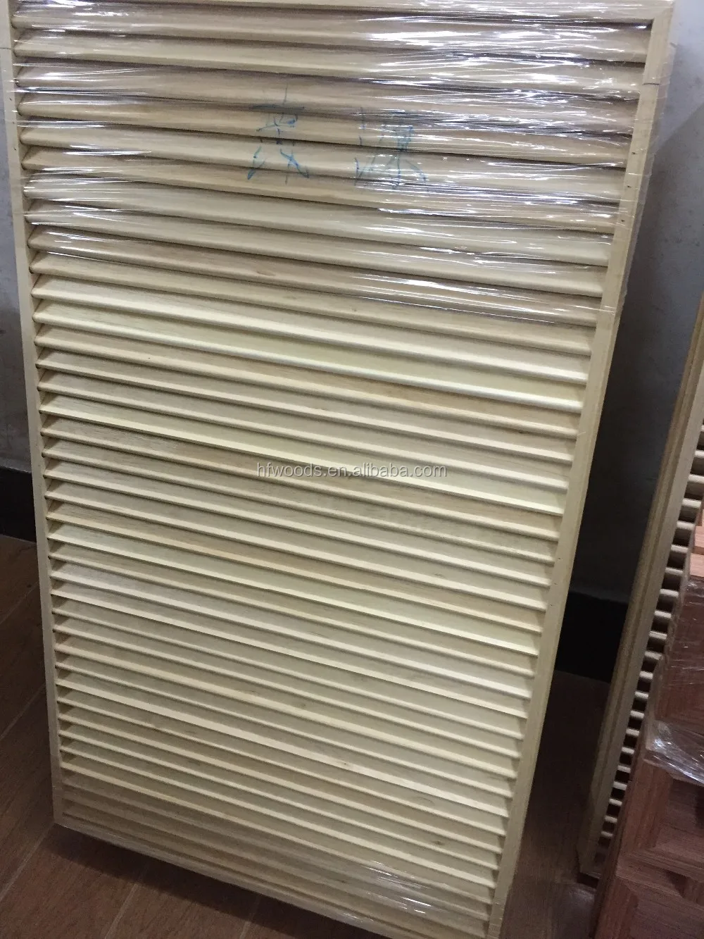 Mass Production Show Poplar Wooden Louver Door Wooden Or Timber Louver