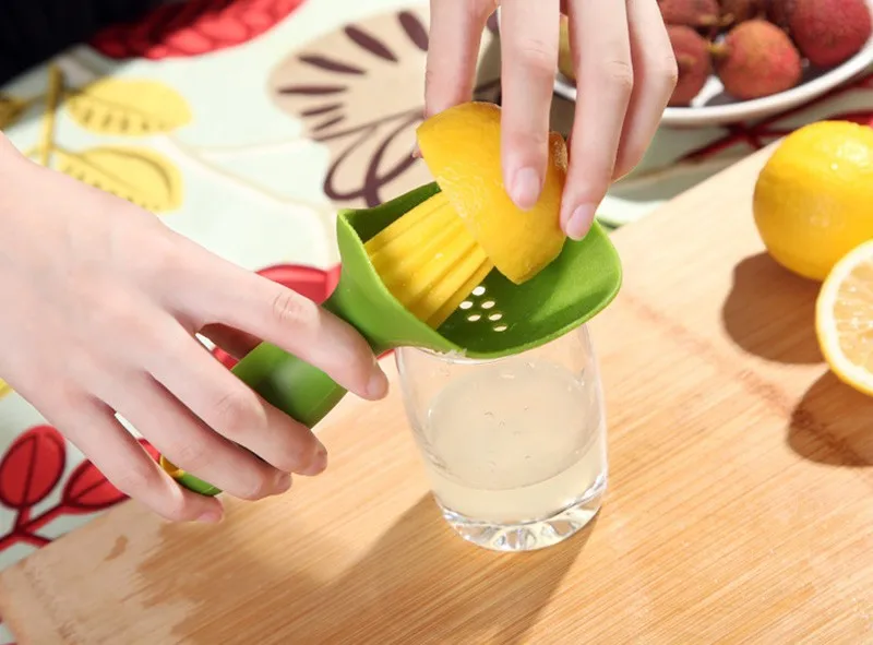 1PC Creative Manual Fruit Lemon Juice kitchen accessories Manual Juice Extractor Lemon Garlic Press Home Silicone KC1468