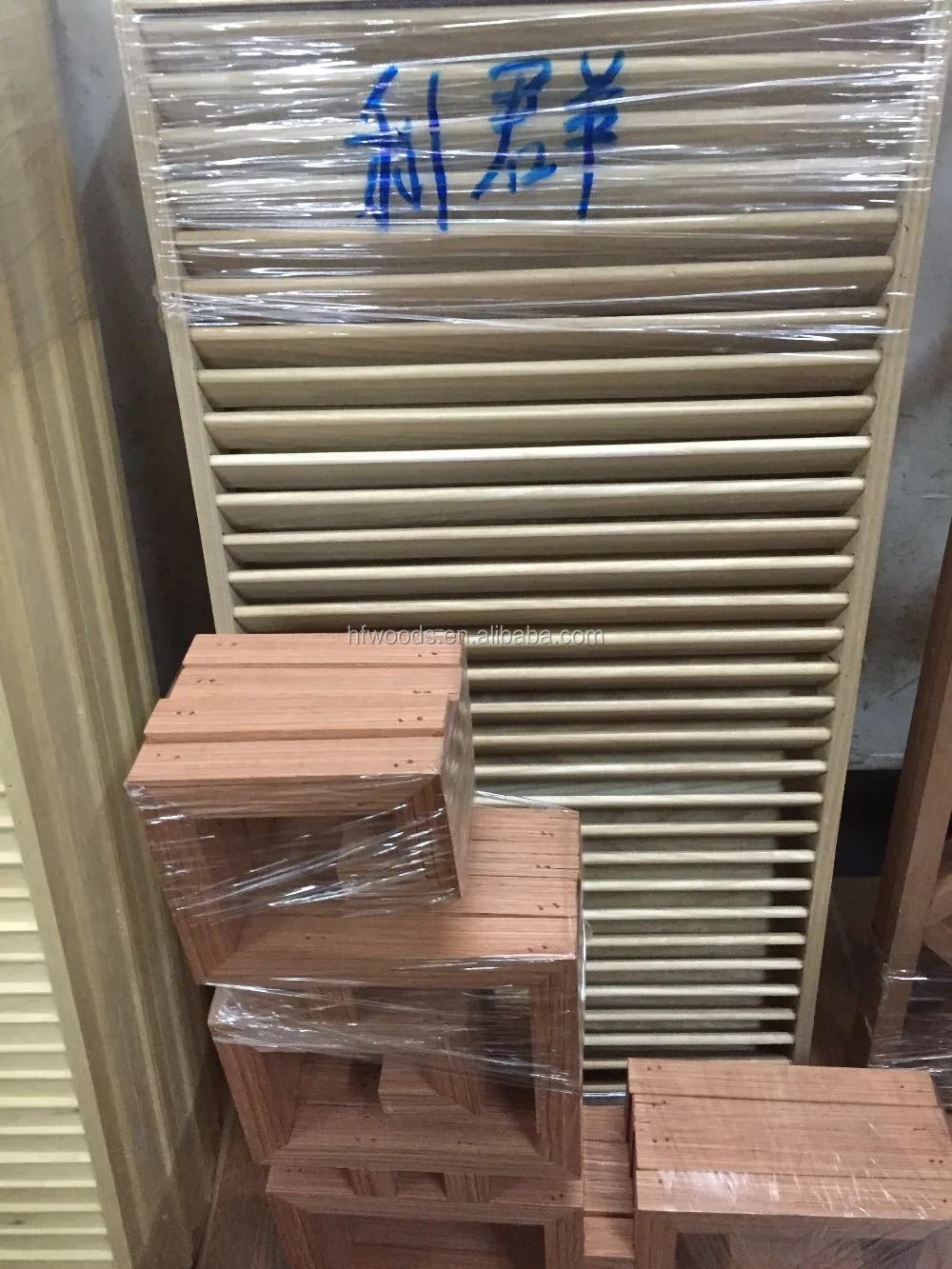 Mass Production Show Poplar Wooden Louver Door Wooden Or Timber Louver