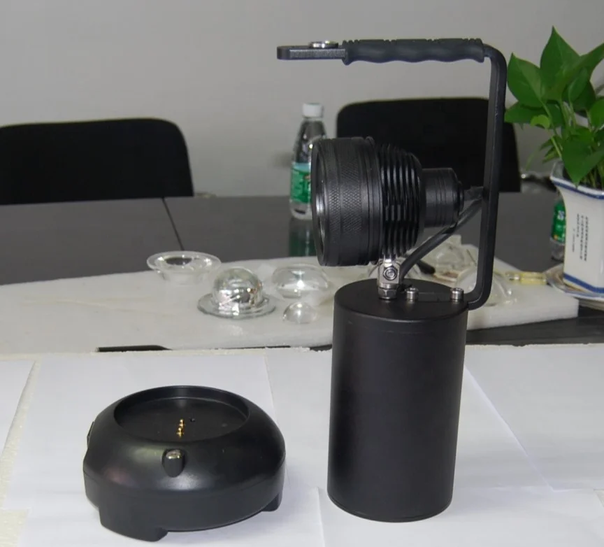 the-explosion-proof-lamp-of-incandescent-working.jpg