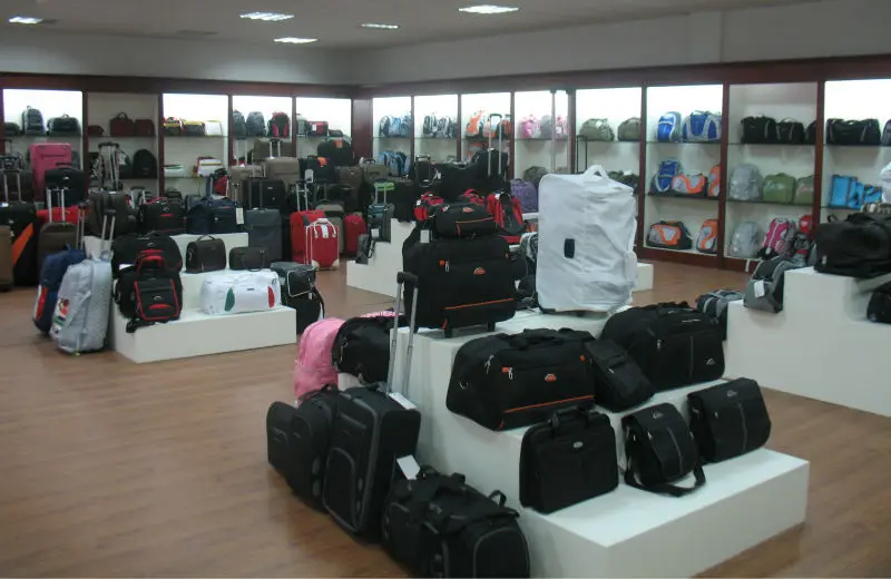 safari suitcase showroom near me