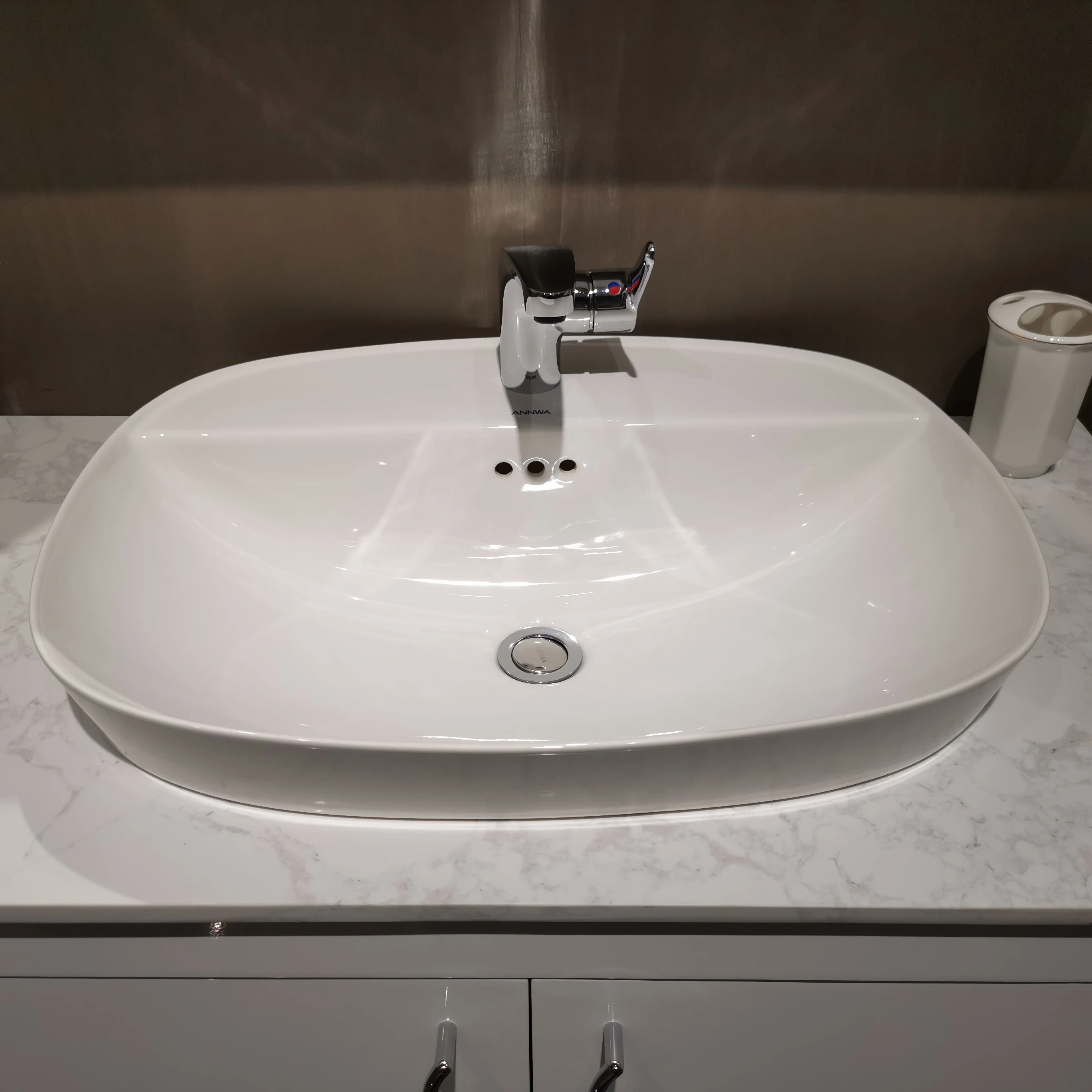 NT21 China Single Hole Countertop Sink Oval Ceramic Countertop Basin
