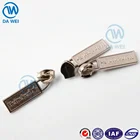 Dawei brand wholesale factory custom logo pull head wholesale No.3 non-metallic zipper slider