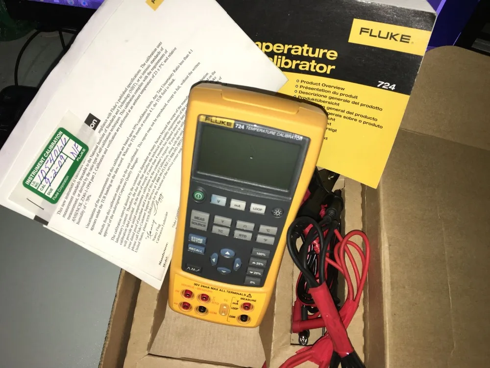 Fluke 724 Temperature Calibrator, View Calibrator, Fluke Product