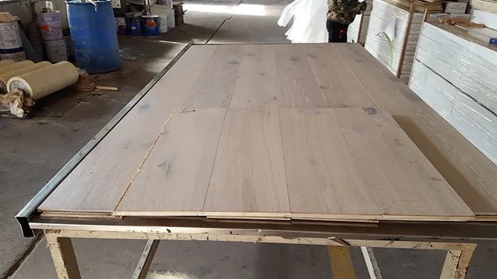 In-fashion Colour Multilayer Engineered Oak Floor