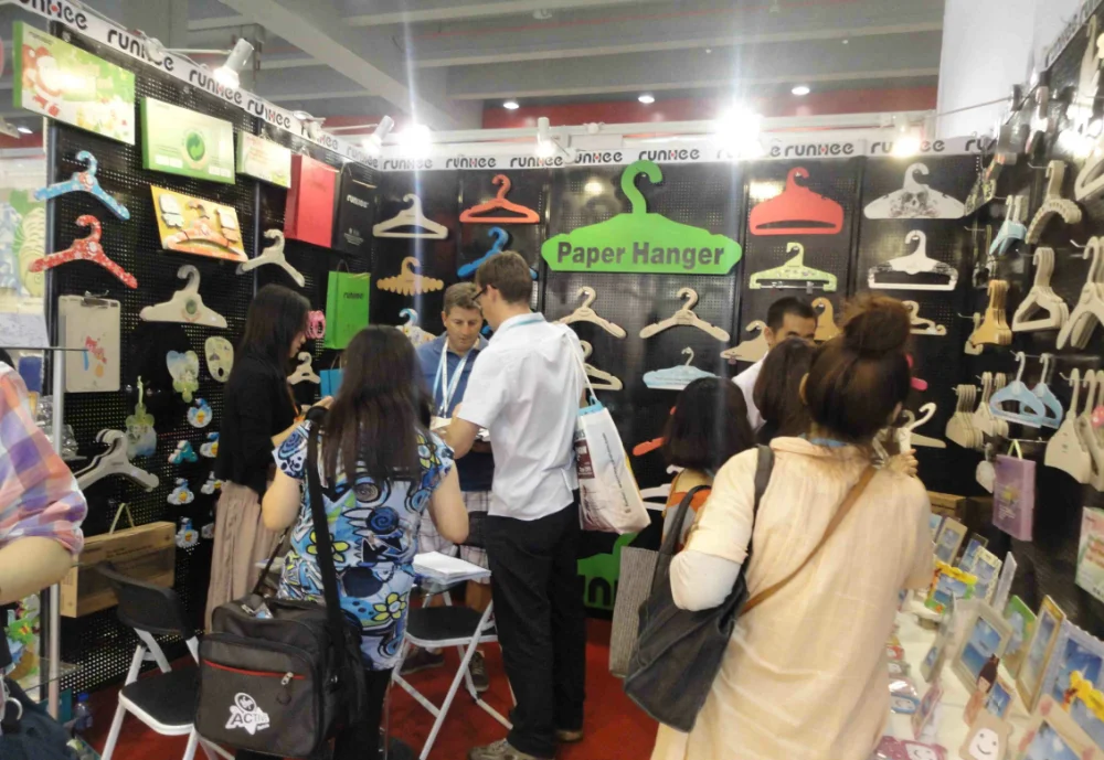 OEM Logo Cardboard Scarf Hangers Customizable Size Recycled Paper Hangers