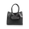 /product-detail/2019-hot-sale-fashion-women-genuine-leather-handbag-hand-woven-weekend-bag-62200435287.html