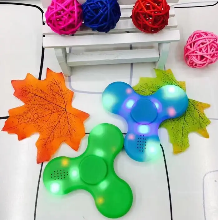 New Bluetooth led hand spinner, finger tip gyroscope, finger tip gyroscope, Bluetooth sound fidget spinner, led with lamp