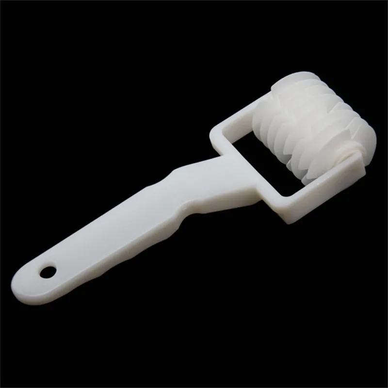 High-Quality-Pie-Pizza-Cookie-Cutter-Pastry-Plastic-Baking-Tools-Bakeware-Embossing-Dough-Roller-Lattice-Cutter (3)