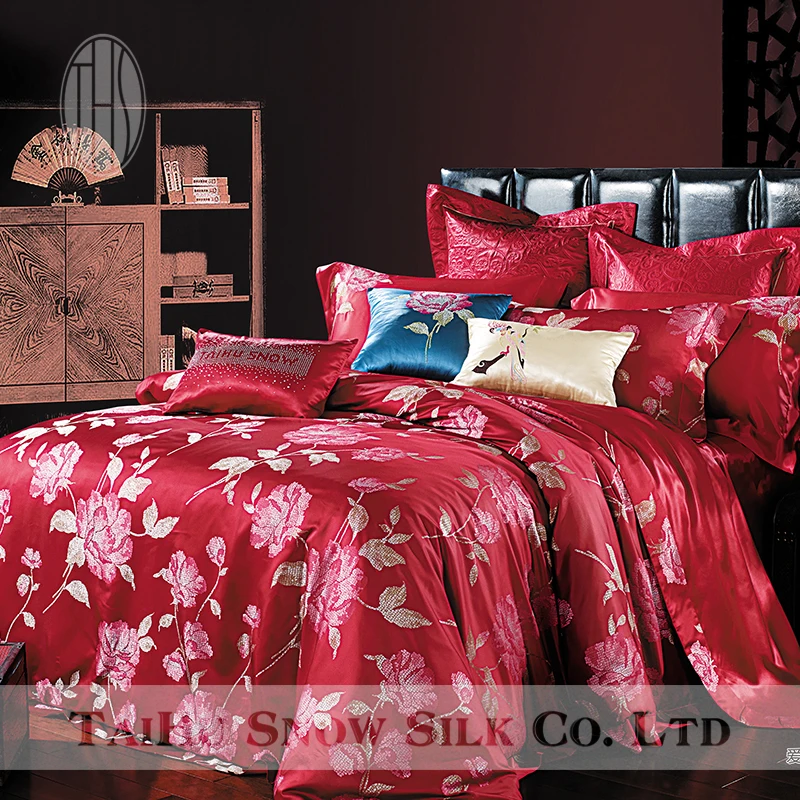 Taihu Snow yarn dyed luxury silk jacquard wedding bedding set as gift