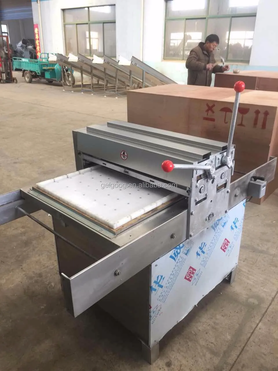 Industrial Sesame Snap Making Cereal Bar Chikki Museli Bar  Moulding and Cutter Peanut Candy Cutting Machine