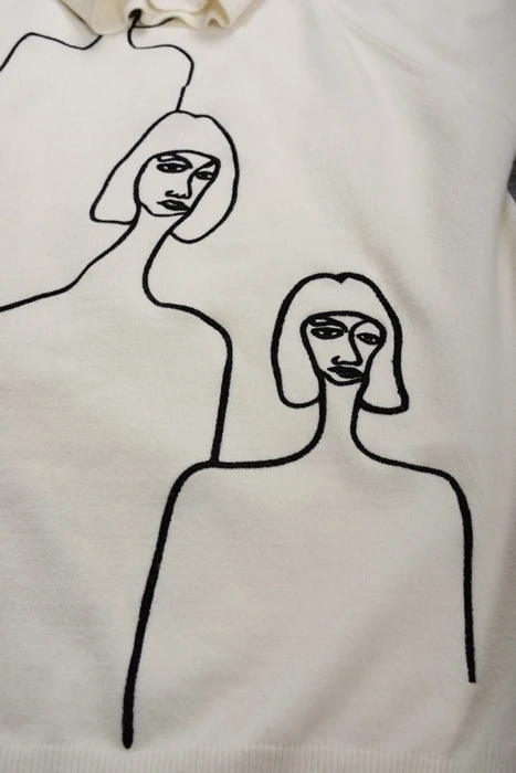 4406972241_1255938422