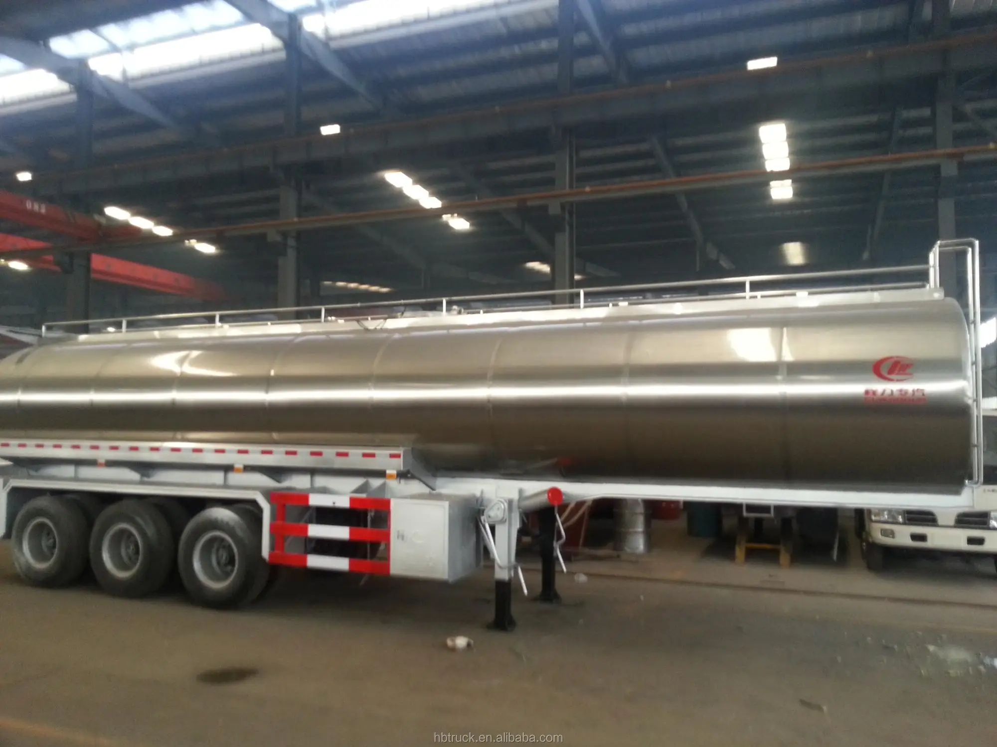 milk carrying tanker02.jpg