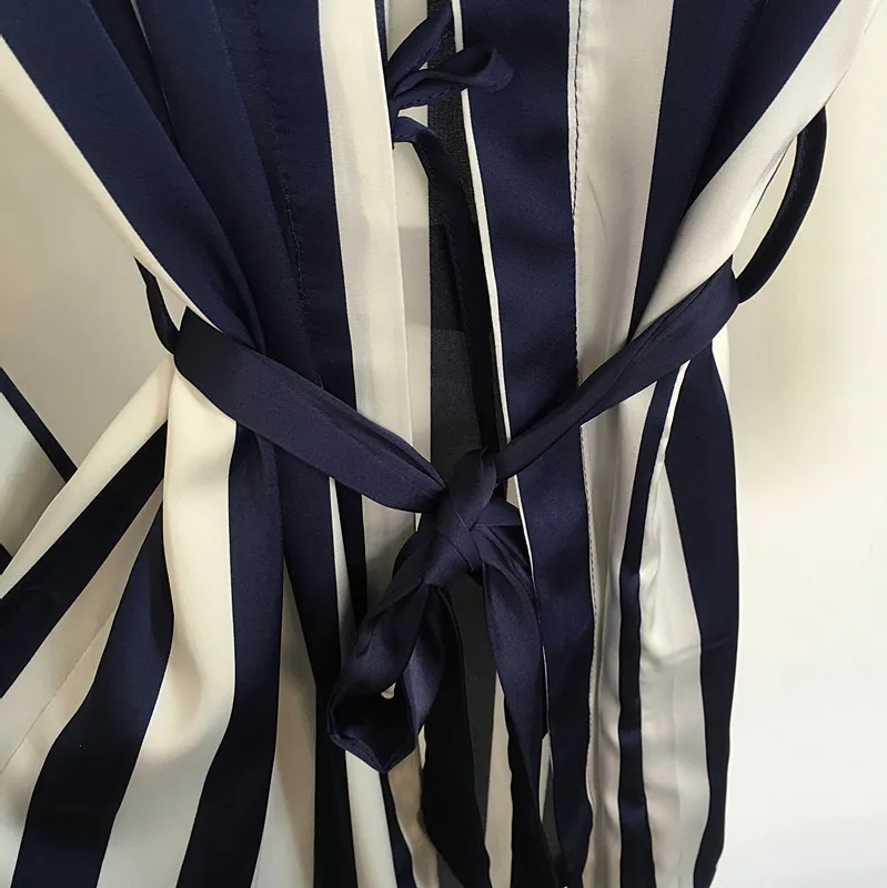 6982929888_1929359744