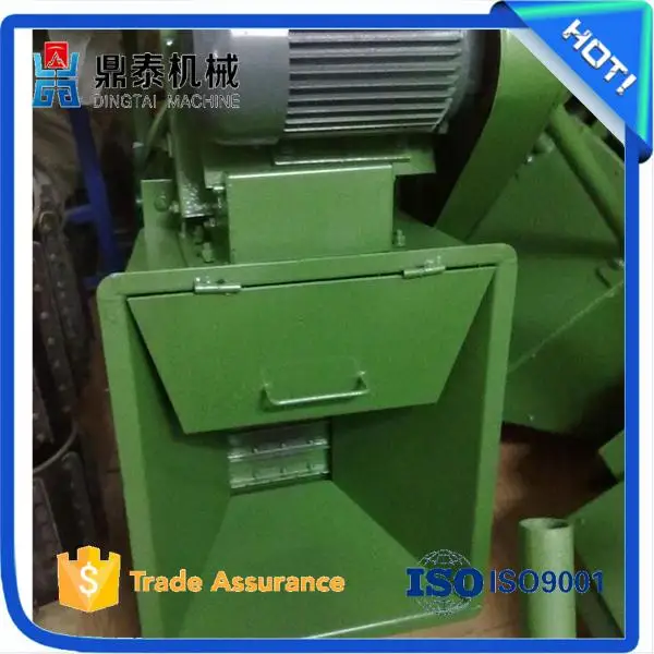 Portable sand throwing machine for casting industry