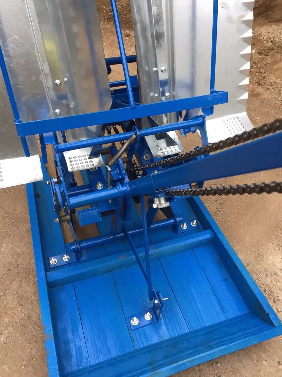 Manual rice transplanter 2.jpg