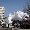 22Feet Long Running To The Car Inflatable Tiger Cartoon Customized Making Mascot Tiger Parade Balloon