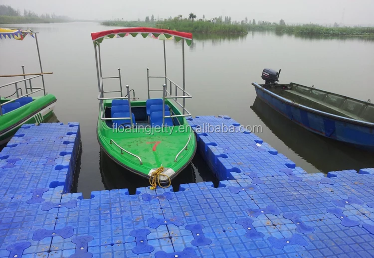 Floating pontoon dock