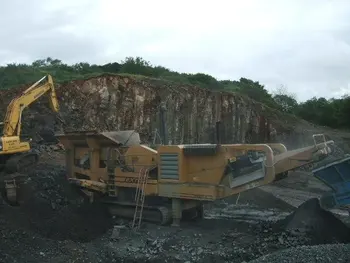 EXTEC C12 TRACK JAW CRUSHER