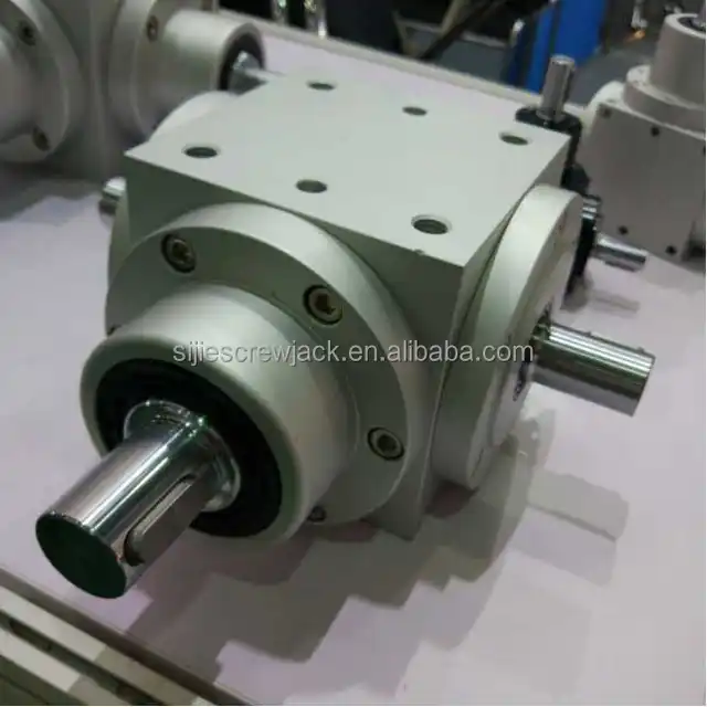 1:1 ratio worm spiral 90 degree bevel gear box transmission