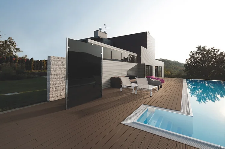 Deck ,swiming pool.jpg