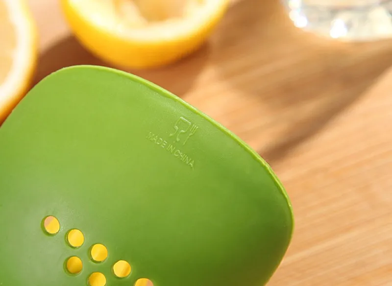 1PC Creative Manual Fruit Lemon Juice kitchen accessories Manual Juice Extractor Lemon Garlic Press Home Silicone KC1468