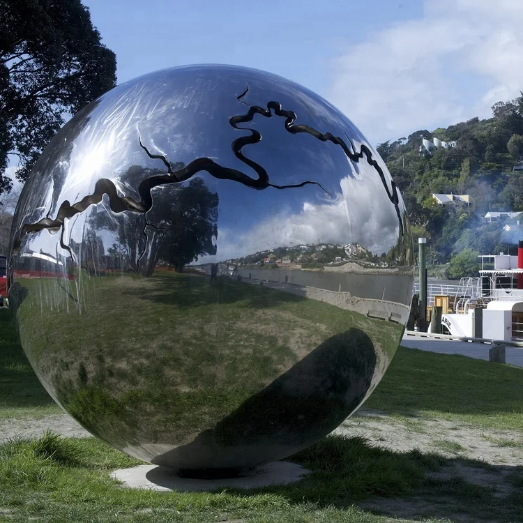 Los artistas contemporáneos moderno de acero inoxidable pulido esfera con una fisura que